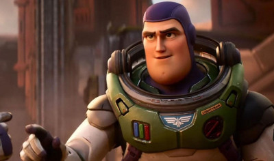 Alasan Chris Evans di Balik Helm Buzz Lightyear thumbnail